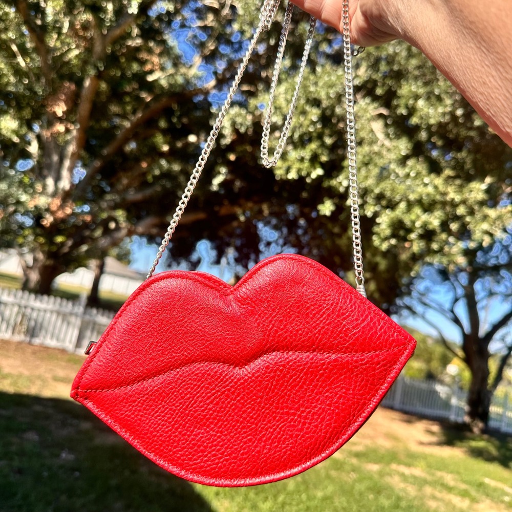 Charlotte Russe Red Lips Novelty Crossbody Clutch Purse Silver Chain Y2K Bag